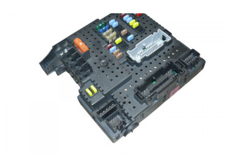 Блок предохранителей  30728512   Volvo XC90    