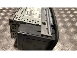 Радио/ проигрыватель CD/DVD / навигация