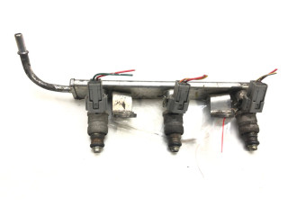 Топливная рампа MR988977   Mitsubishi Colt  