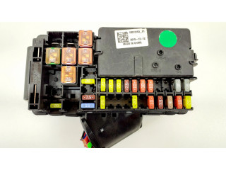 Блок предохранителей 15513163 Opel Astra K