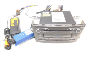 Радио/ проигрыватель CD/DVD / навигация