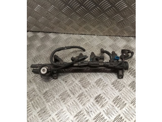 Топливная рампа 037133317N   Volkswagen Golf III  