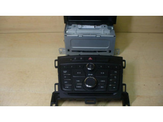 Радио/ проигрыватель CD/DVD / навигация