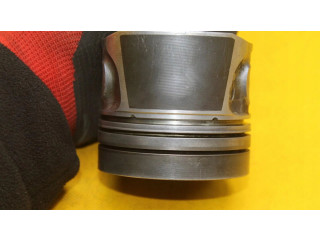 Píst Audi A4 S4 B6 8E 8H