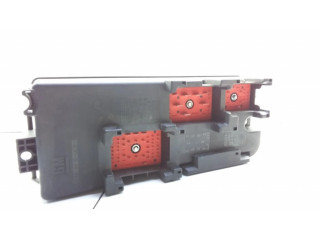 Блок предохранителей 13198102, 519131007   Opel Vectra C    