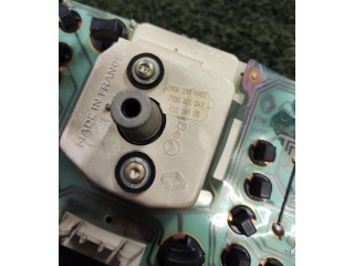 Панель приборов 7700831042   Renault Clio I       