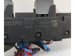 Блок предохранителей 32268453   Volvo XC90    