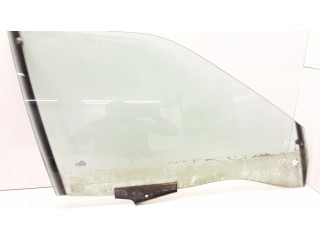 Основное стекло передних дверей (четырехдверного автомобиля)