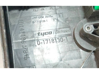 Блок предохранителей 1K0937820B, 1K0937821C Volkswagen Caddy