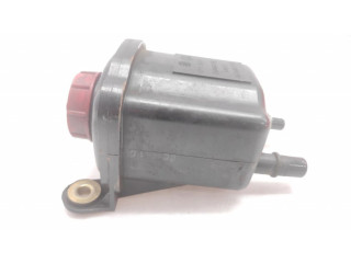 Бачек жидкости усилителя руля