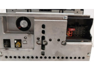 Радио/ проигрыватель CD/DVD / навигация