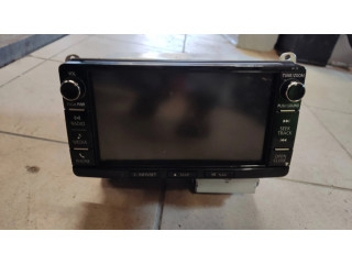 Радио/ проигрыватель CD/DVD / навигация