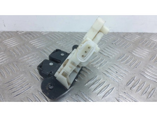 Zámek zadních dveří Subaru Trezia 2011