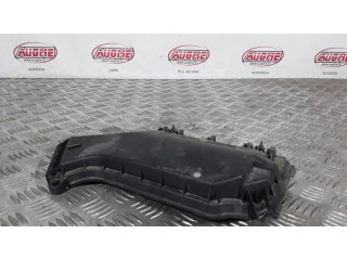 Другая деталь отсека двигателя