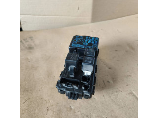 Блок предохранителей MR228760, 2323006072 Mitsubishi Colt