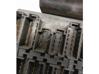 Блок предохранителей  357937039   Volkswagen Transporter - Caravelle T4    