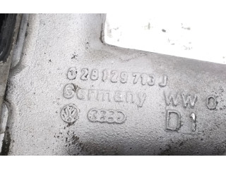 Поршень Всасывающий коллектор  028129713J  Volkswagen PASSAT B4  