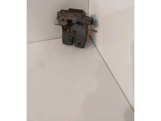 Замок багажника 8200497798B Renault Kangoo II 2008 - 2014 года