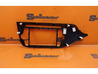 Радио/ проигрыватель CD/DVD / навигация