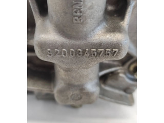 Масляный насос  m9r 8200345633  Renault Trafic II (X83) 