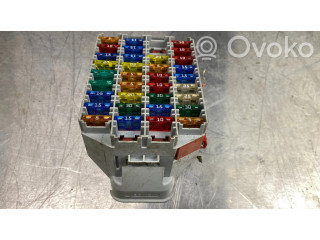 Блок предохранителей 9162439   Volvo S80