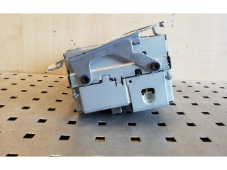 Радио/ проигрыватель CD/DVD / навигация