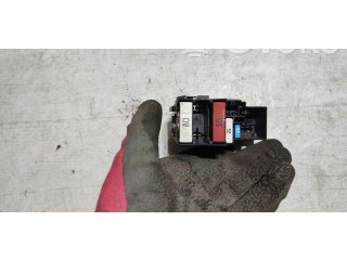 Блок предохранителей 0647122301 Dacia Duster