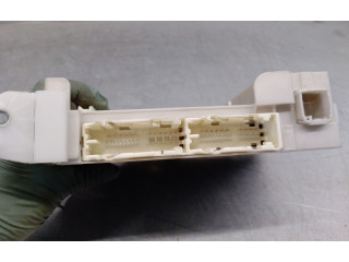 Pojistková skříňka Řídící jednotka BSM 8273060180 Toyota Land Cruiser (J200) 2015