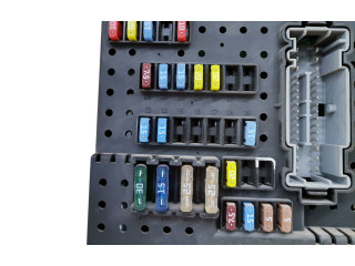 Блок предохранителей 8676391, 12217799   Volvo XC90    