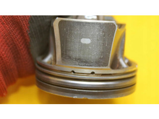 Поршень с шатуном H4BA400 Renault Clio IV