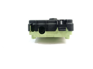 Блок предохранителей 8387547   BMW X3 E83    