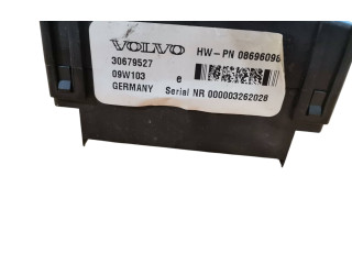 Блок предохранителей 30679527   Volvo XC90    