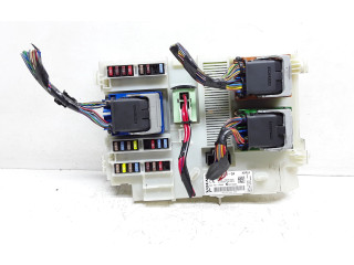 Блок предохранителей 31327996, 31327996AA   Volvo S60    