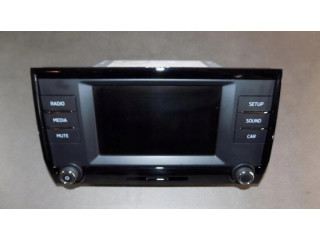 Радио/ проигрыватель CD/DVD / навигация