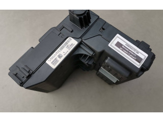 Zámek zadních dveří 30682981 Volvo V70 2006