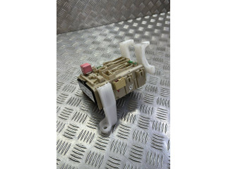 Pojistková skříňka 8273005C80 Toyota Avensis T270 2014