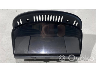 Радио/ проигрыватель CD/DVD / навигация