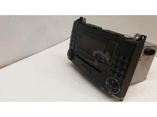 Радио/ проигрыватель CD/DVD / навигация