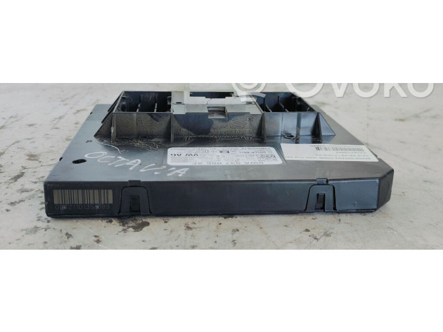 Блок предохранителей 5WA937086AE   Skoda Octavia Mk4    