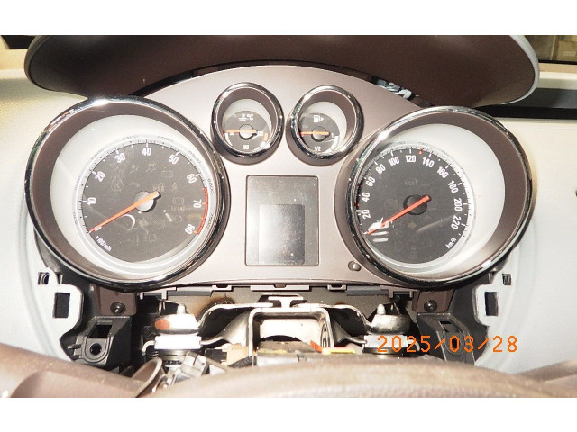 Панель приборов Opel Meriva B