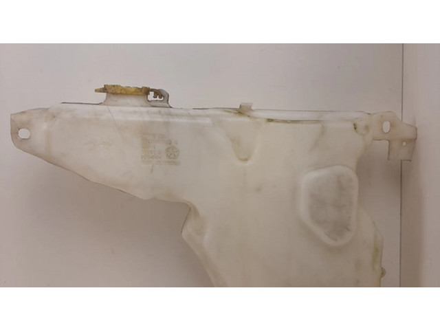 Бачок оконной жидкости