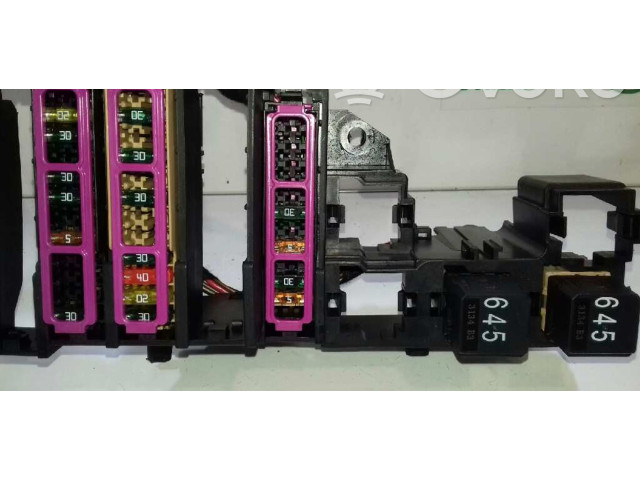 Блок предохранителей Audi Q5 SQ5