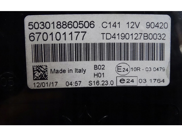 Přístrojová deska Maserati Levante 2022 670101177