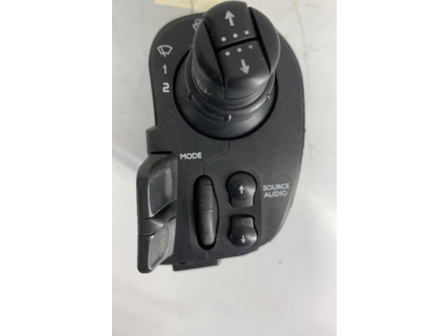 Ручка стеклоочистителей 8201590631   Renault Clio III