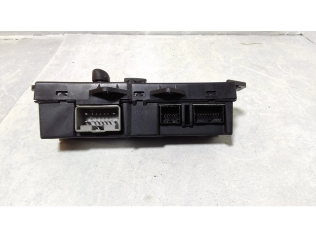 Включатель электрических окон