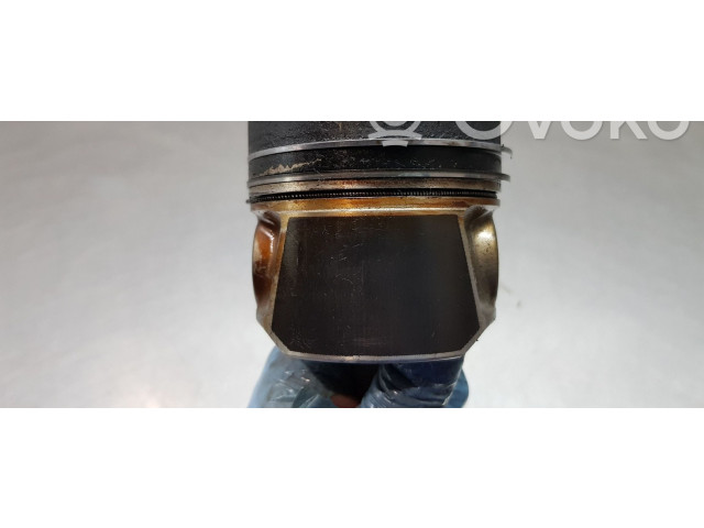 Поршень DDY 04L107065AM001, 03L105401A Skoda Octavia Mk3 (5E)