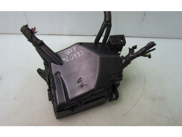 Блок предохранителей 91200J7720 KIA Ceed