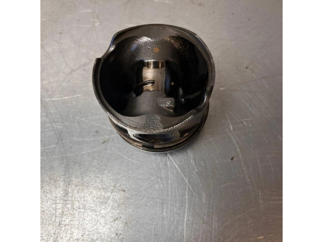 Píst 8340F Mercedes-Benz ML W164 pro naftový motor 3.0