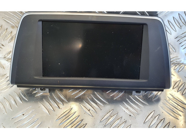 Радио/ проигрыватель CD/DVD / навигация