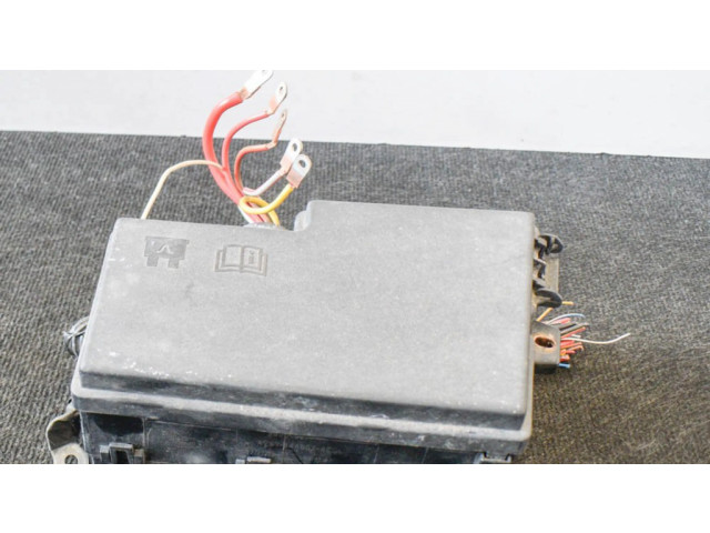 Блок предохранителей  AV6T14A142AB, E00027328   Ford Focus    